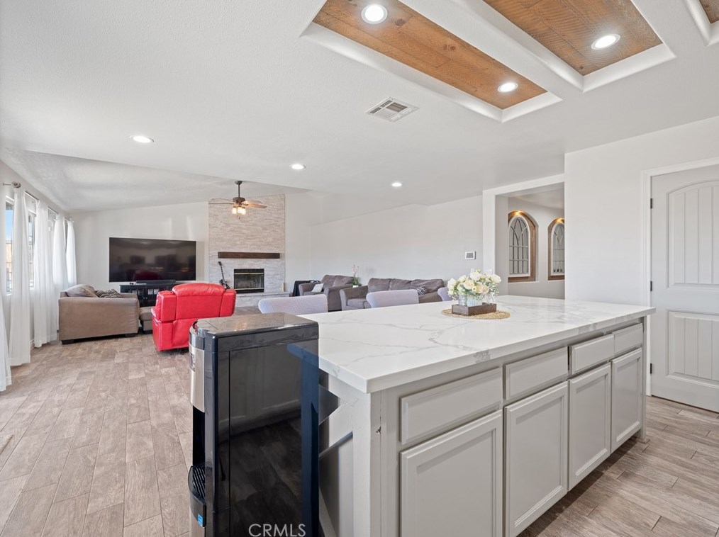 12520 Highline Dr, Apple Valley CA  92308-5046 exterior