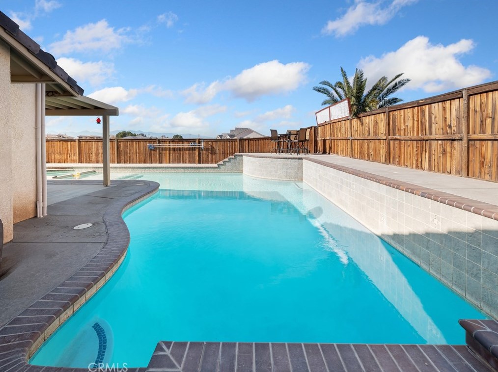 12520 Highline Dr, Apple Valley CA  92308-5046 exterior