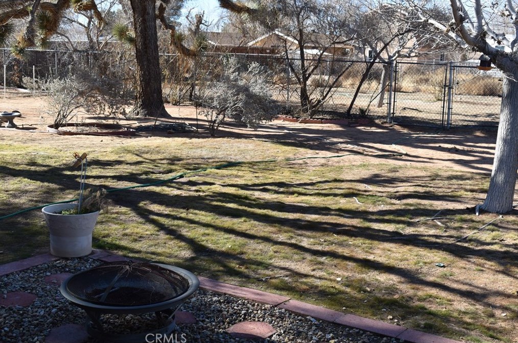 13434 Tioga Rd, Apple Valley CA  92308-6372 exterior