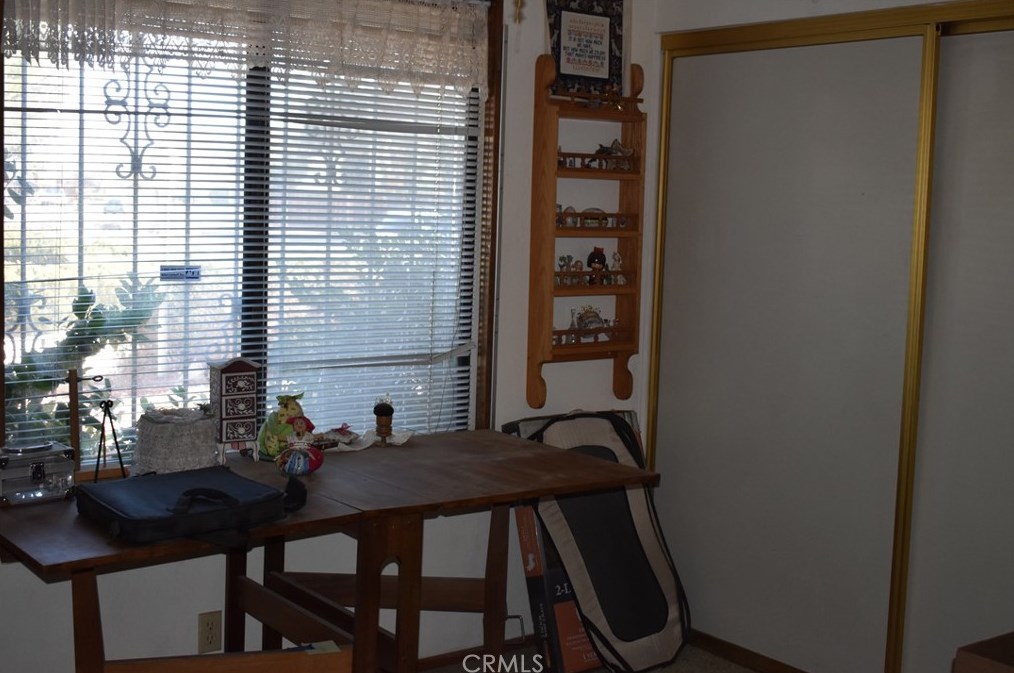 13434 Tioga Rd, Apple Valley CA  92308-6372 exterior