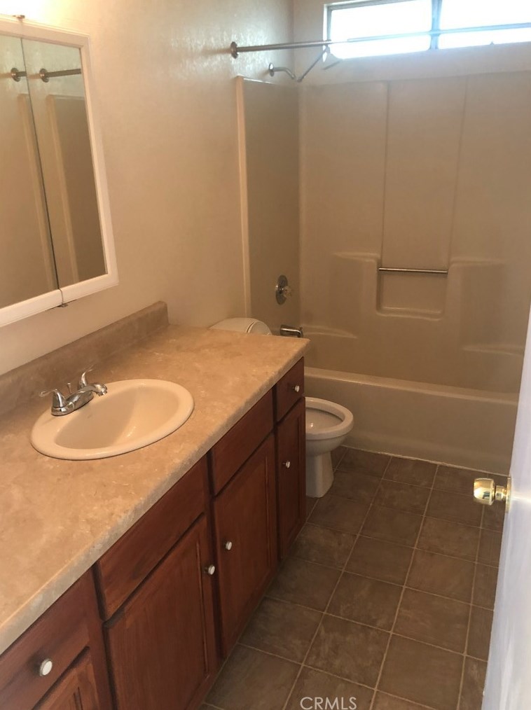 16454 Olive St, Hesperia CA  92345-9714 exterior