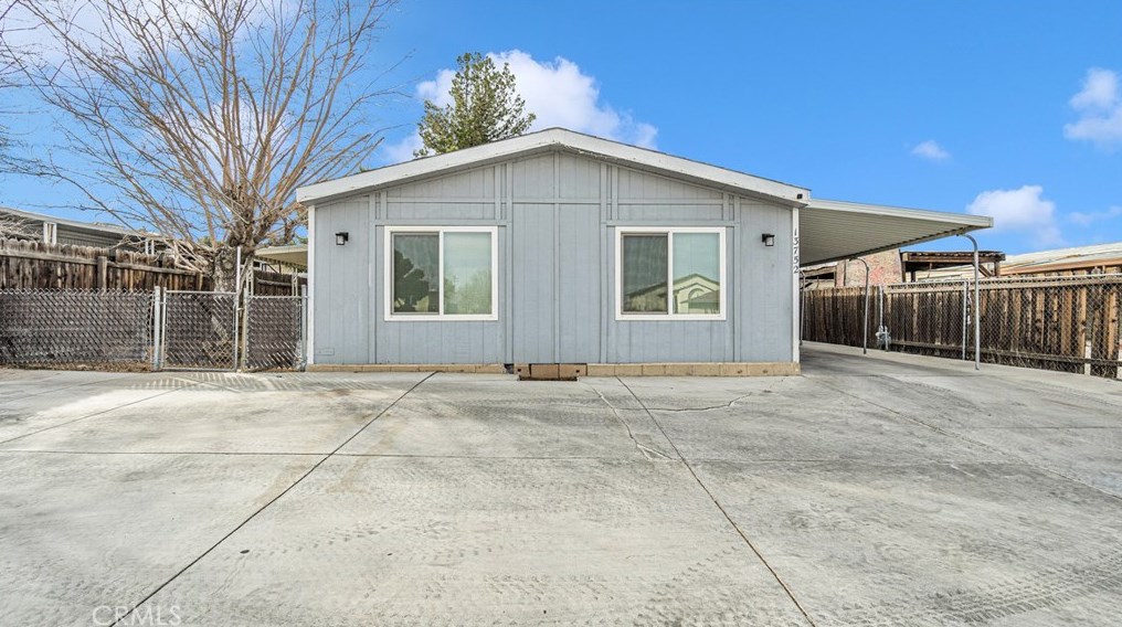 13752 Rodeo Dr, Victorville CA  92395-5621 exterior