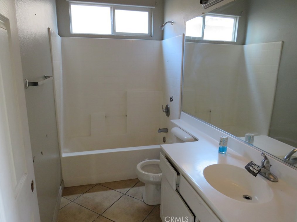 12836 Brookdale St, Victorville CA  92392-7943 exterior