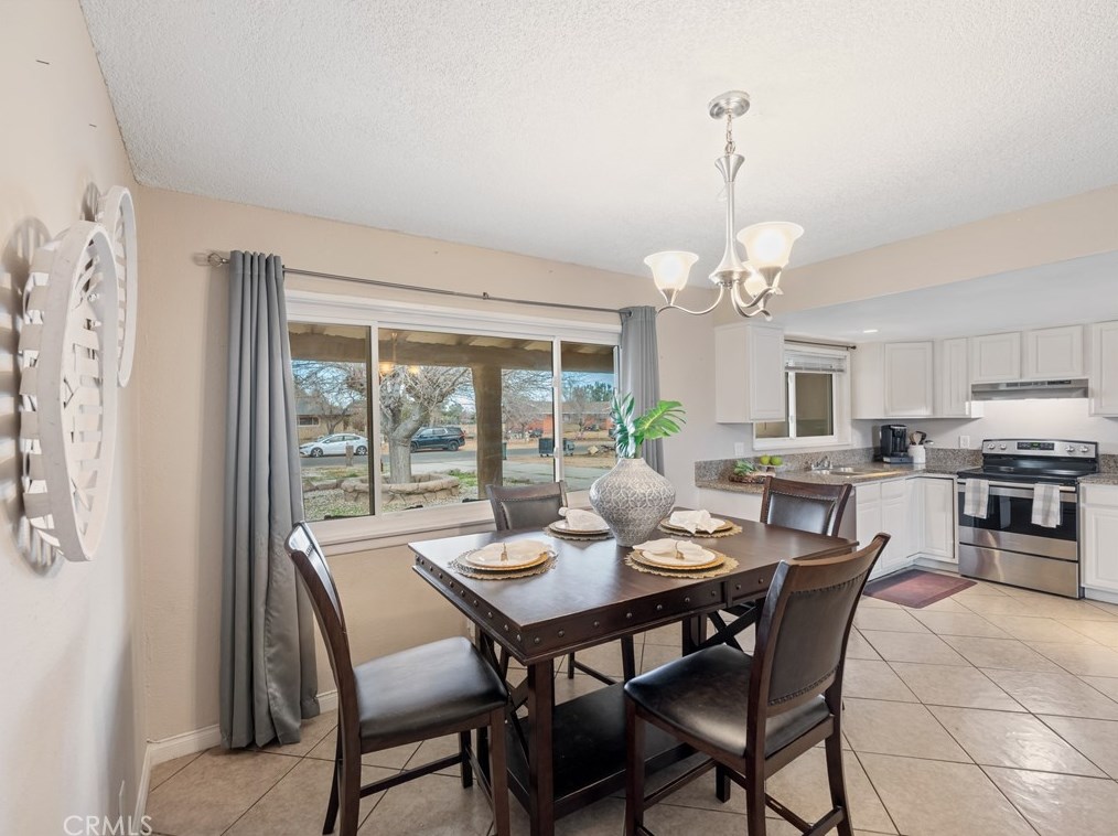 14777 Erie Rd, Apple Valley CA  92307-3515 exterior