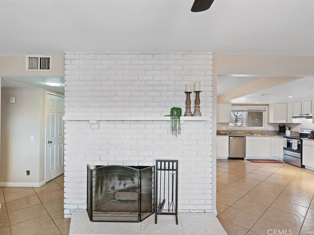 14777 Erie Rd, Apple Valley CA  92307-3515 exterior