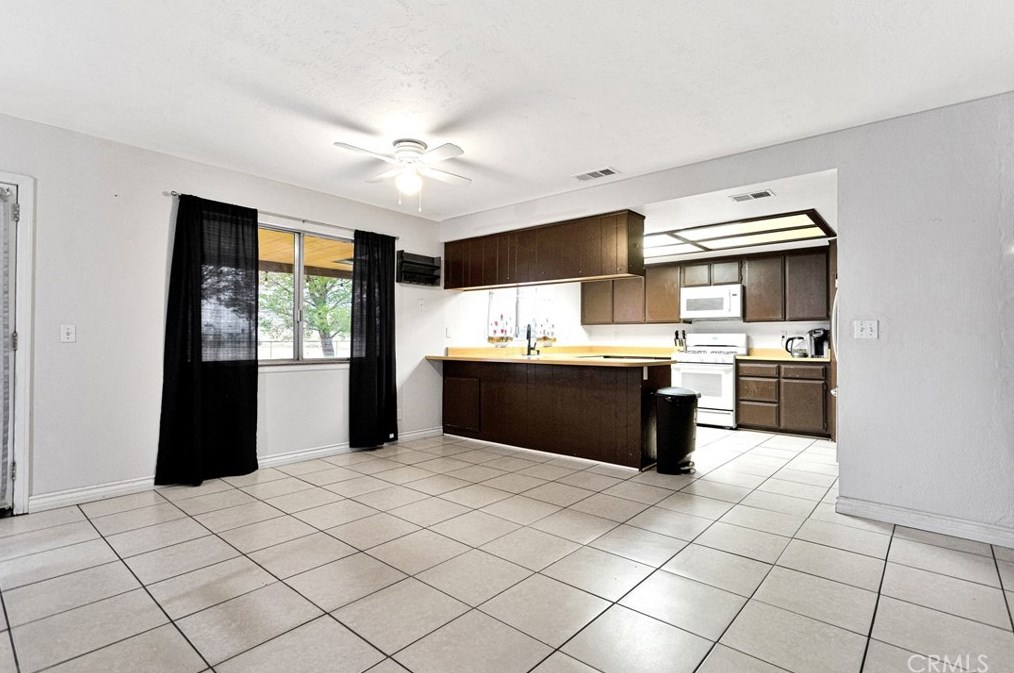 15225 Apache Rd, Apple Valley CA  92307-3301 exterior