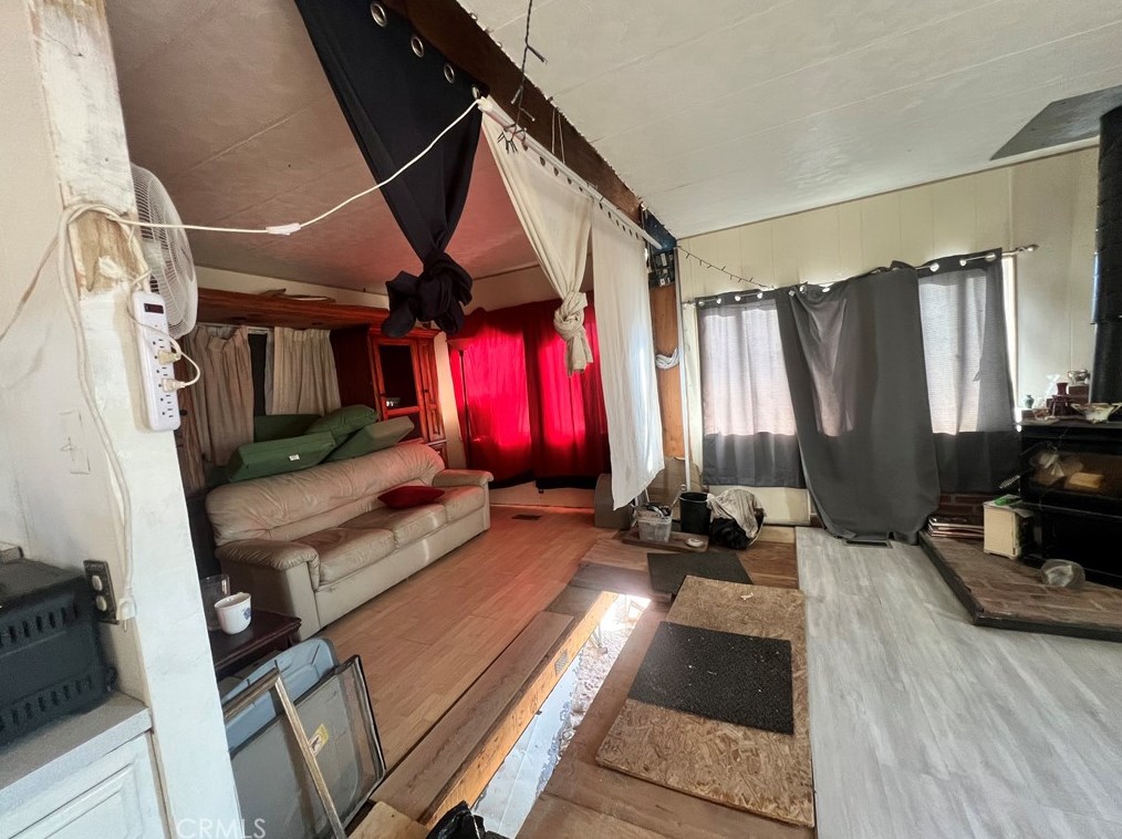 9179 Fairlane Rd, Lucerne Valley CA  92356-7832 exterior