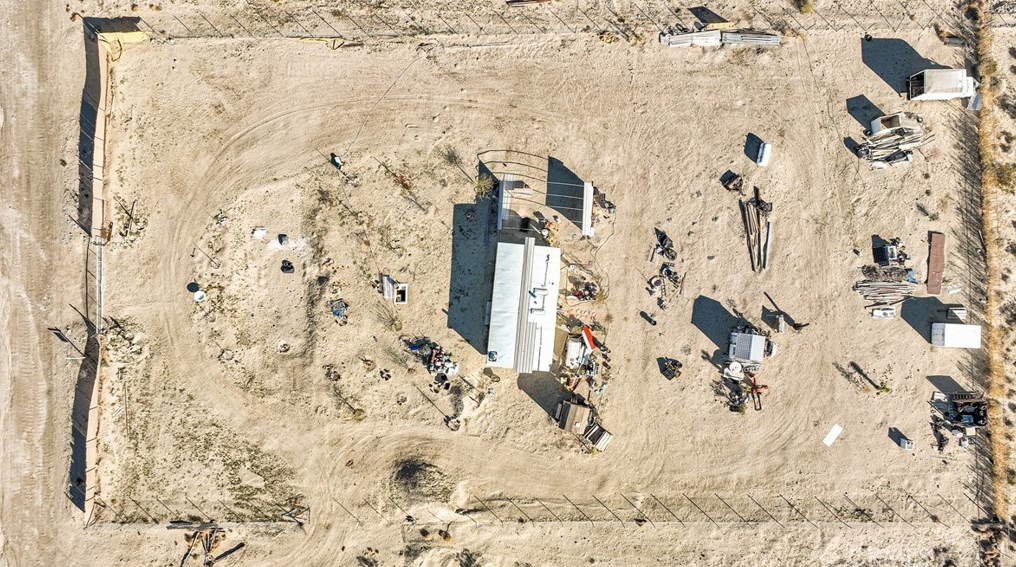 9179 Fairlane Rd, Lucerne Valley CA  92356-7832 exterior