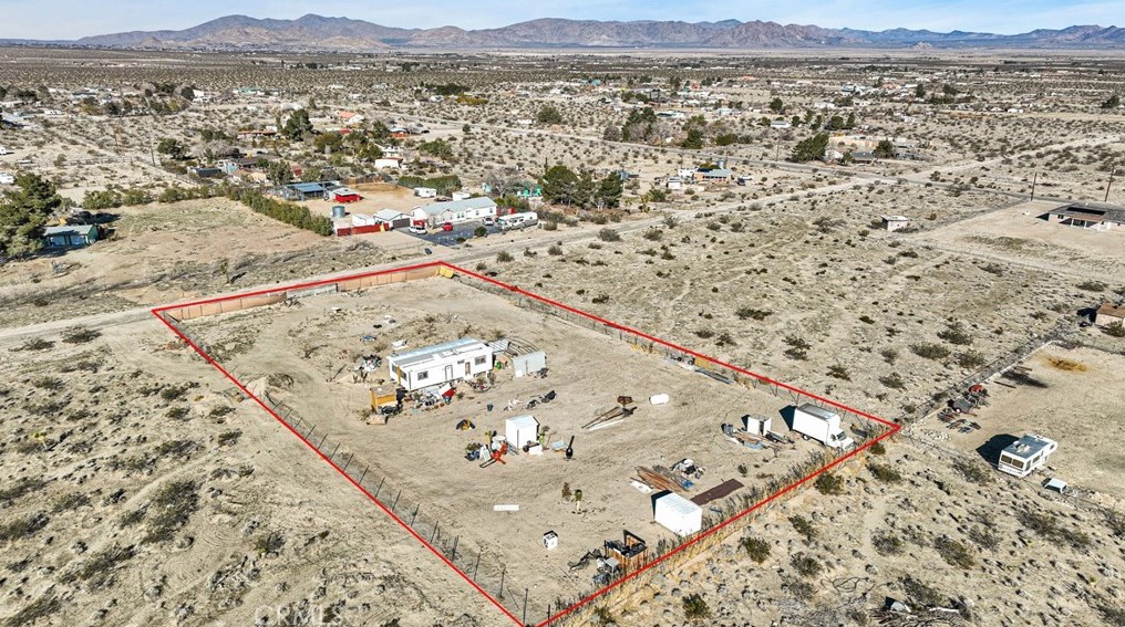 9179 Fairlane Rd, Lucerne Valley CA  92356-7832 exterior