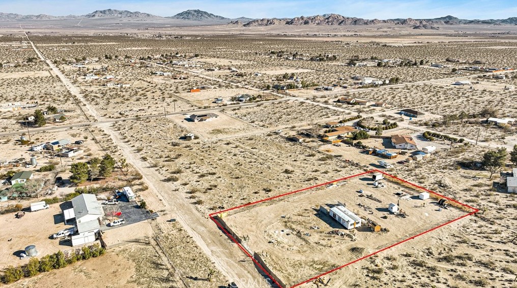 9179 Fairlane Rd, Lucerne Valley CA  92356-7832 exterior