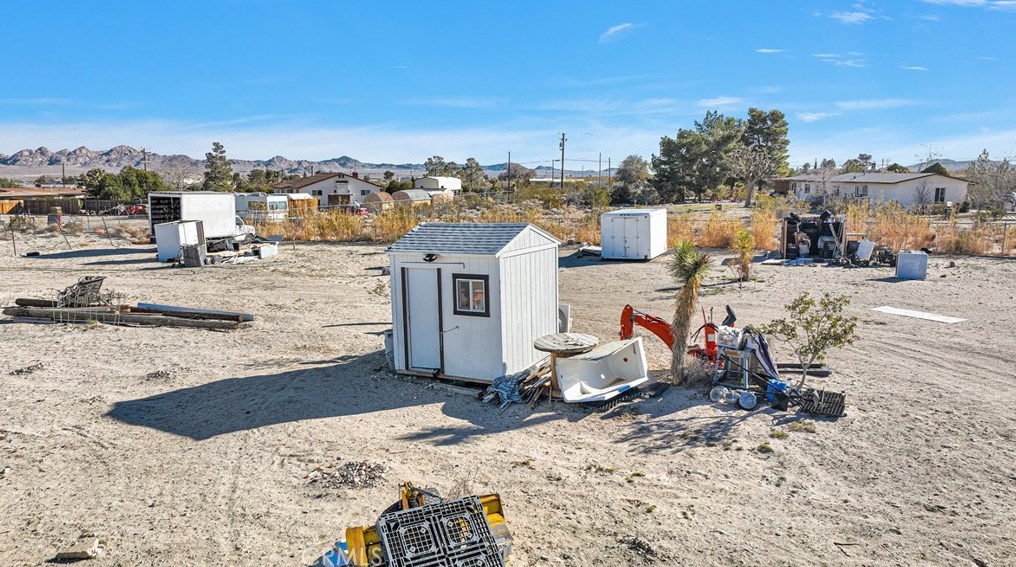 9179 Fairlane Rd, Lucerne Valley CA  92356-7832 exterior