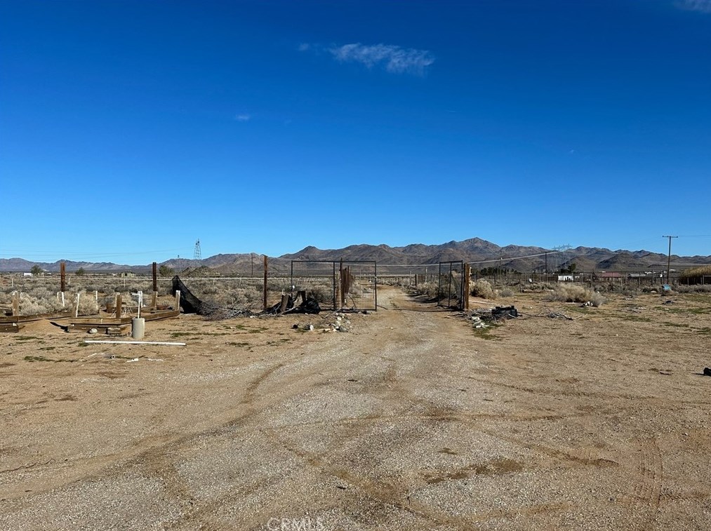 15977 Verdugo Ave, Lucerne Valley CA  92356-9068 exterior