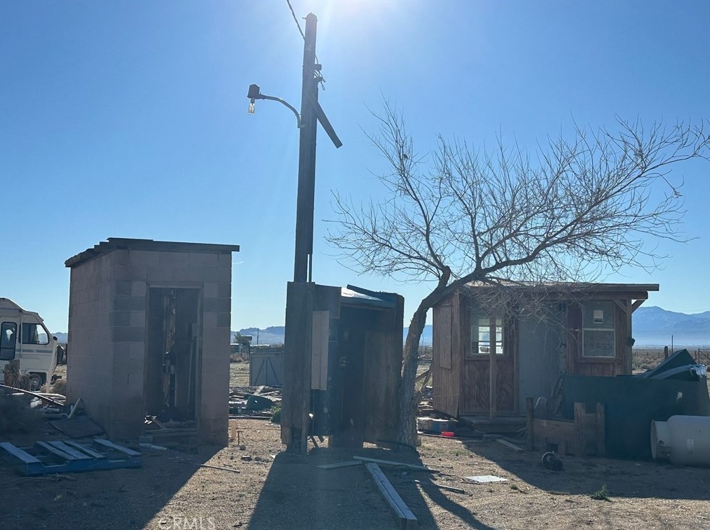 15977 Verdugo Ave, Lucerne Valley CA  92356-9068 exterior