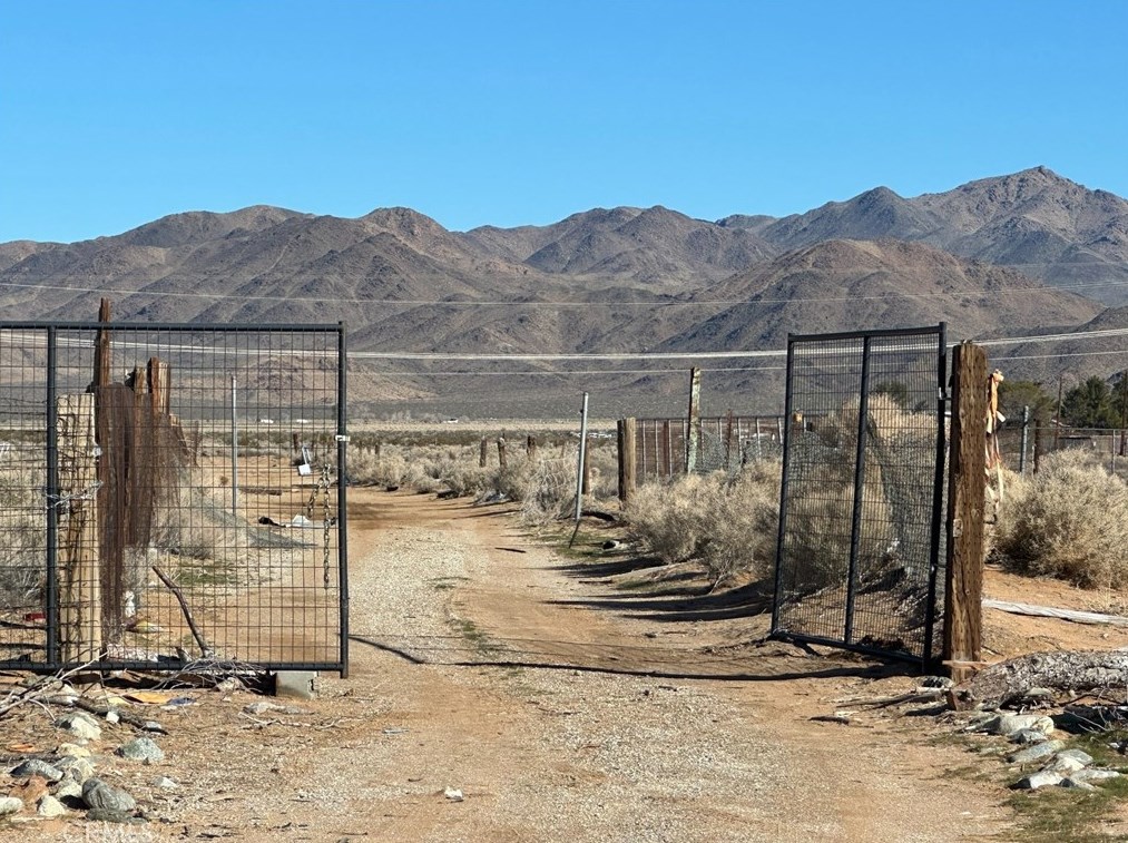 15977 Verdugo Ave, Lucerne Valley CA  92356-9068 exterior