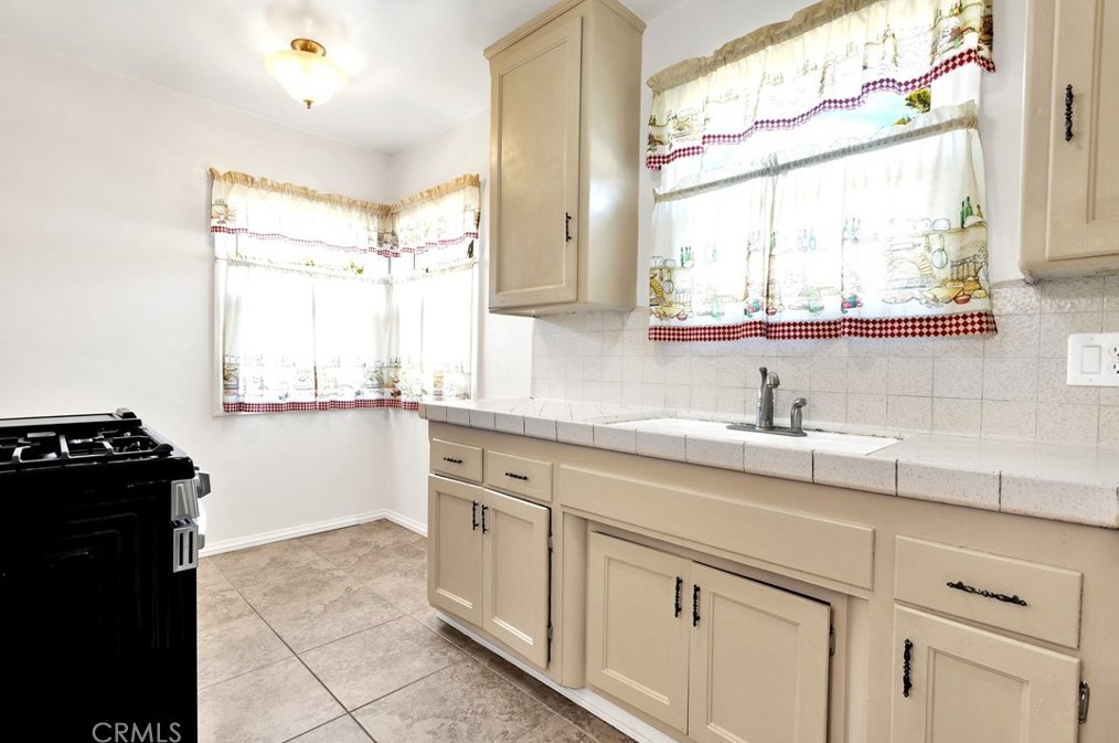 665 Hendrix Ave, Claremont CA  91711-5443 exterior