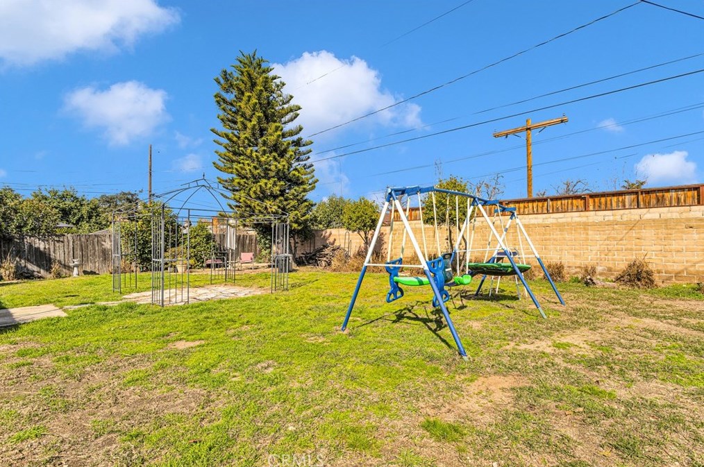 665 Hendrix Ave, Claremont CA  91711-5443 exterior