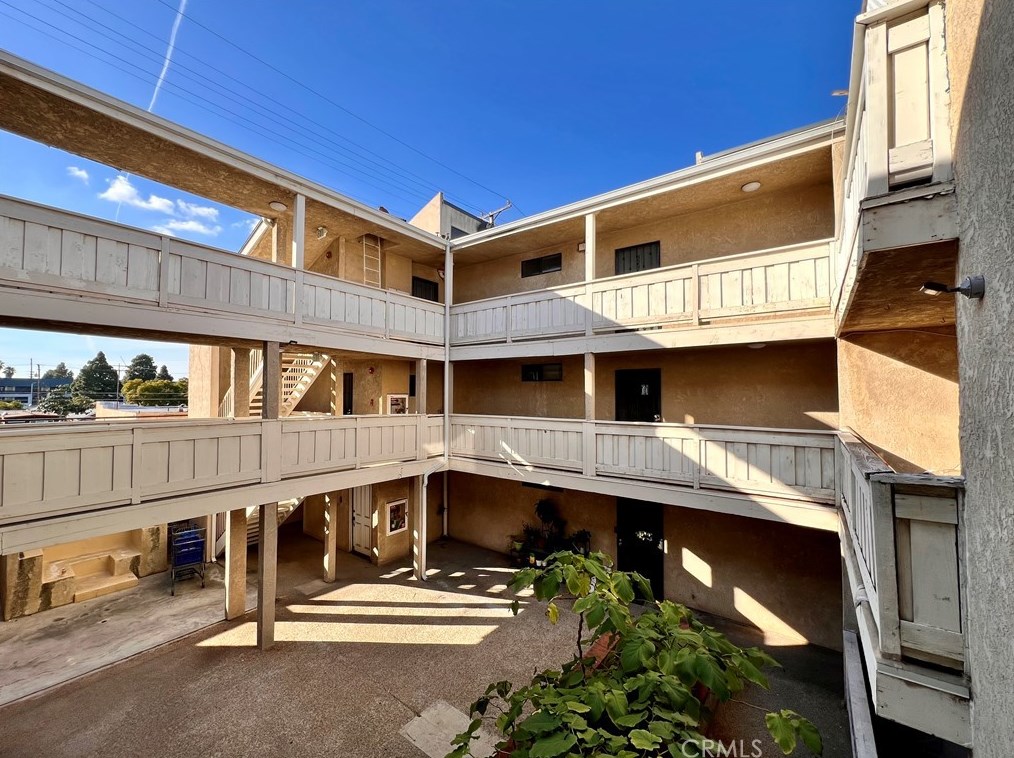 1723 Cedar Ave, Long Beach CA  90813-1792 exterior