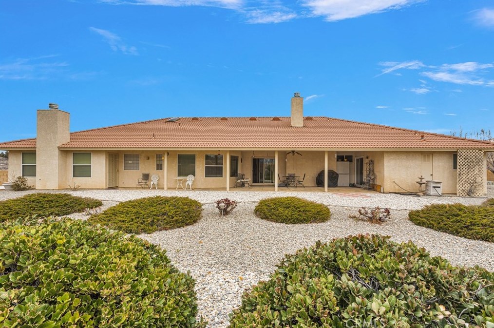 19881 Eyota Rd, Apple Valley CA  92308-4560 exterior