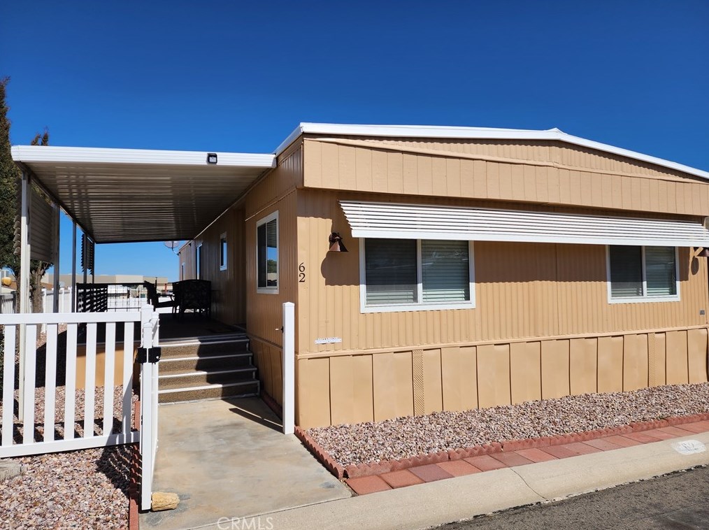 13393 Mariposa Rd, Victorville CA  92395-5309 exterior