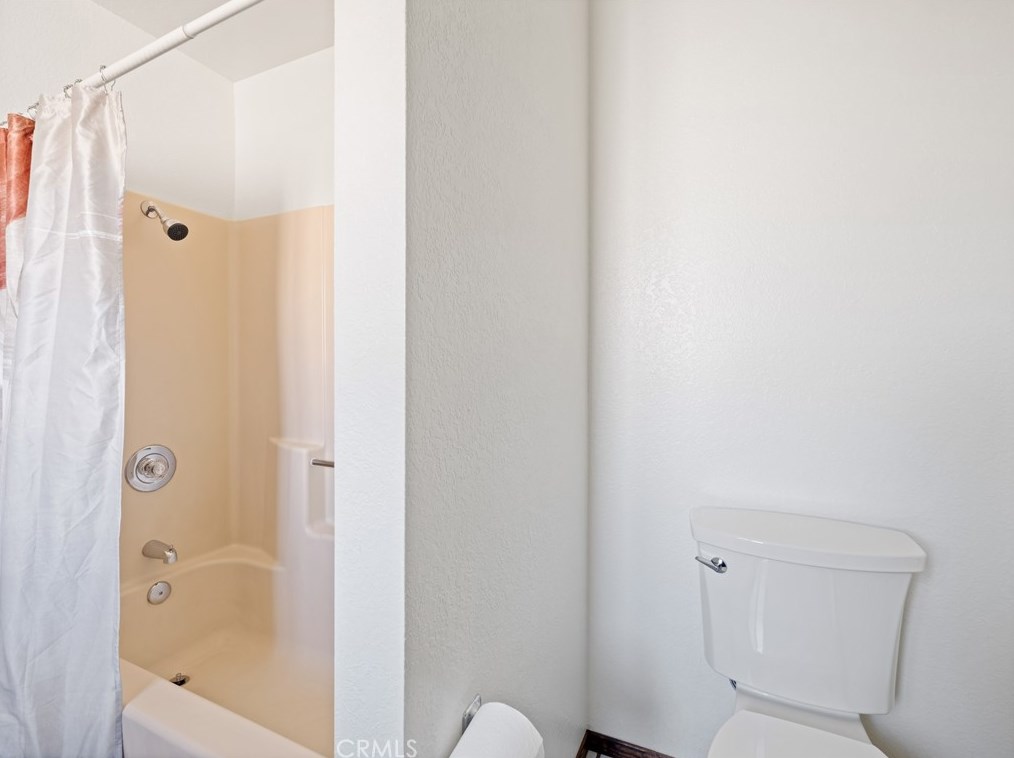 16975 Ouray Rd, Apple Valley CA  92307-1118 exterior