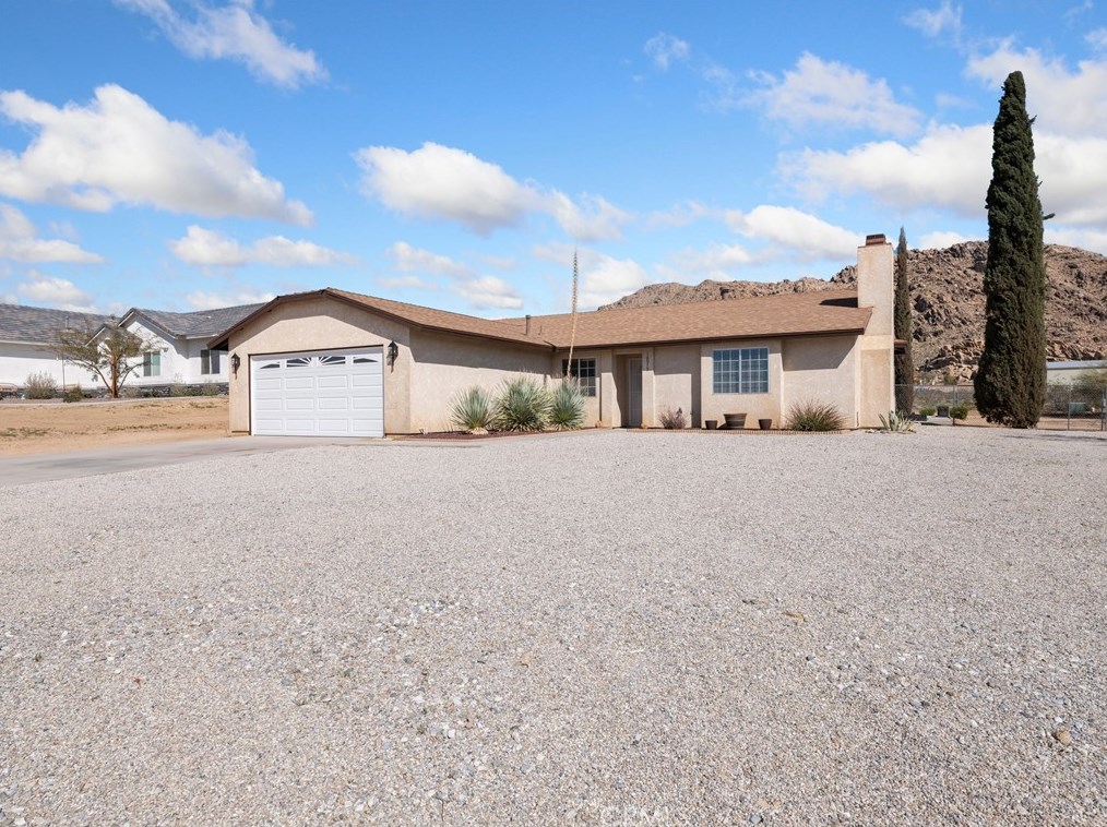 16975 Ouray Rd, Apple Valley CA  92307-1118 exterior