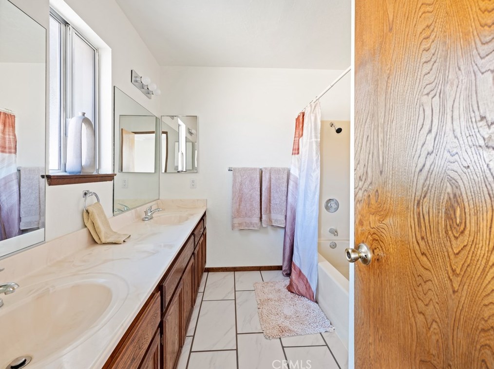 16975 Ouray Rd, Apple Valley CA  92307-1118 exterior