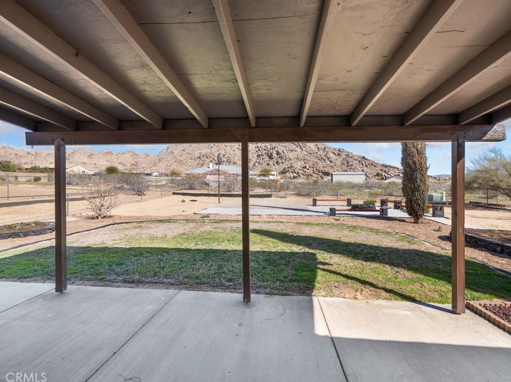 16975 Ouray Rd, Apple Valley CA  92307-1118 exterior