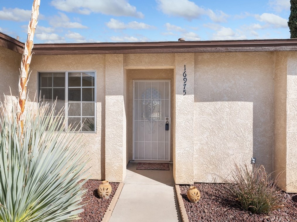 16975 Ouray Rd, Apple Valley CA  92307-1118 exterior