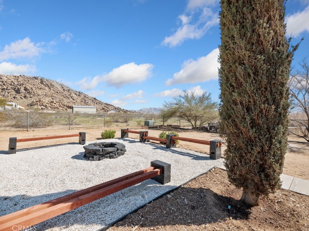 16975 Ouray Rd, Apple Valley CA  92307-1118 exterior