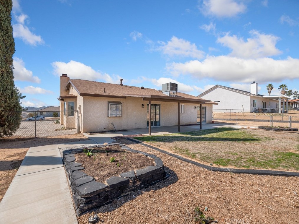 16975 Ouray Rd, Apple Valley CA  92307-1118 exterior