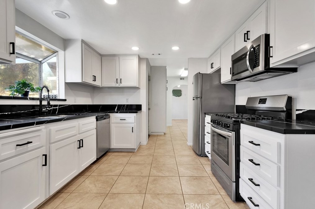 7365 Chase Ave, Hesperia CA  92345-5735 exterior