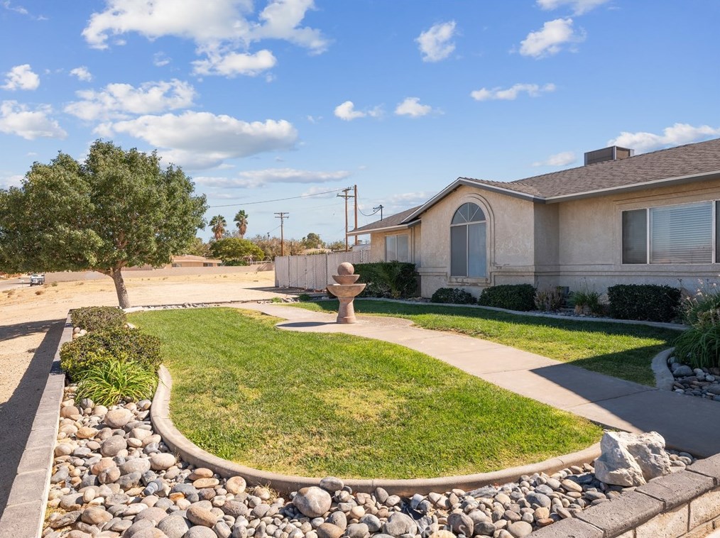 28025 Calico Dr, Barstow CA  92311-4482 exterior