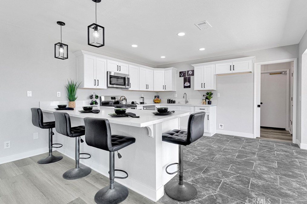 19135 Seneca Rd, Apple Valley CA  92307-5338 exterior