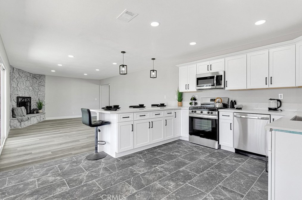 19135 Seneca Rd, Apple Valley CA  92307-5338 exterior