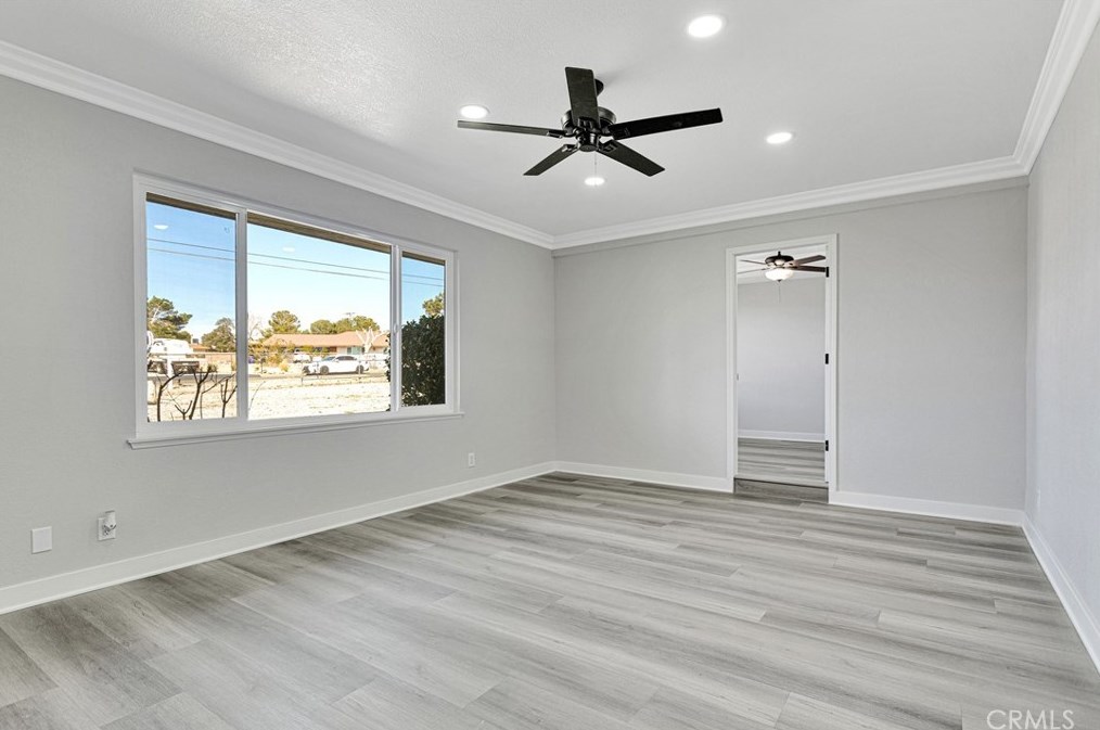 19135 Seneca Rd, Apple Valley CA  92307-5338 exterior