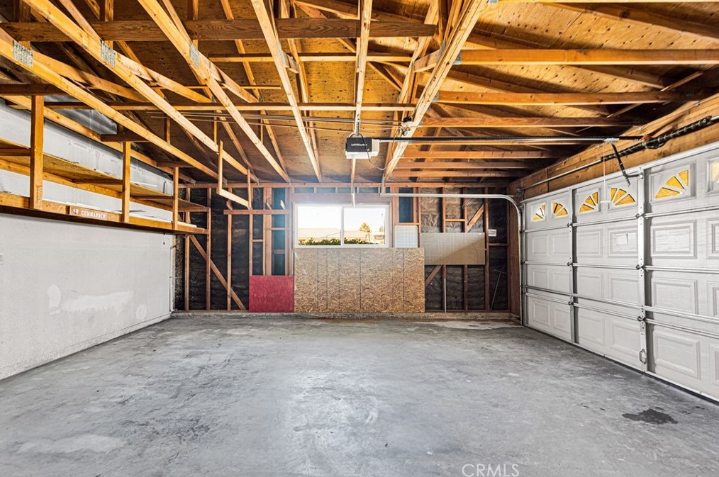 19135 Seneca Rd, Apple Valley CA  92307-5338 exterior