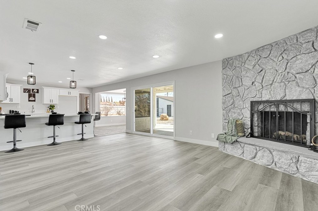 19135 Seneca Rd, Apple Valley CA  92307-5338 exterior