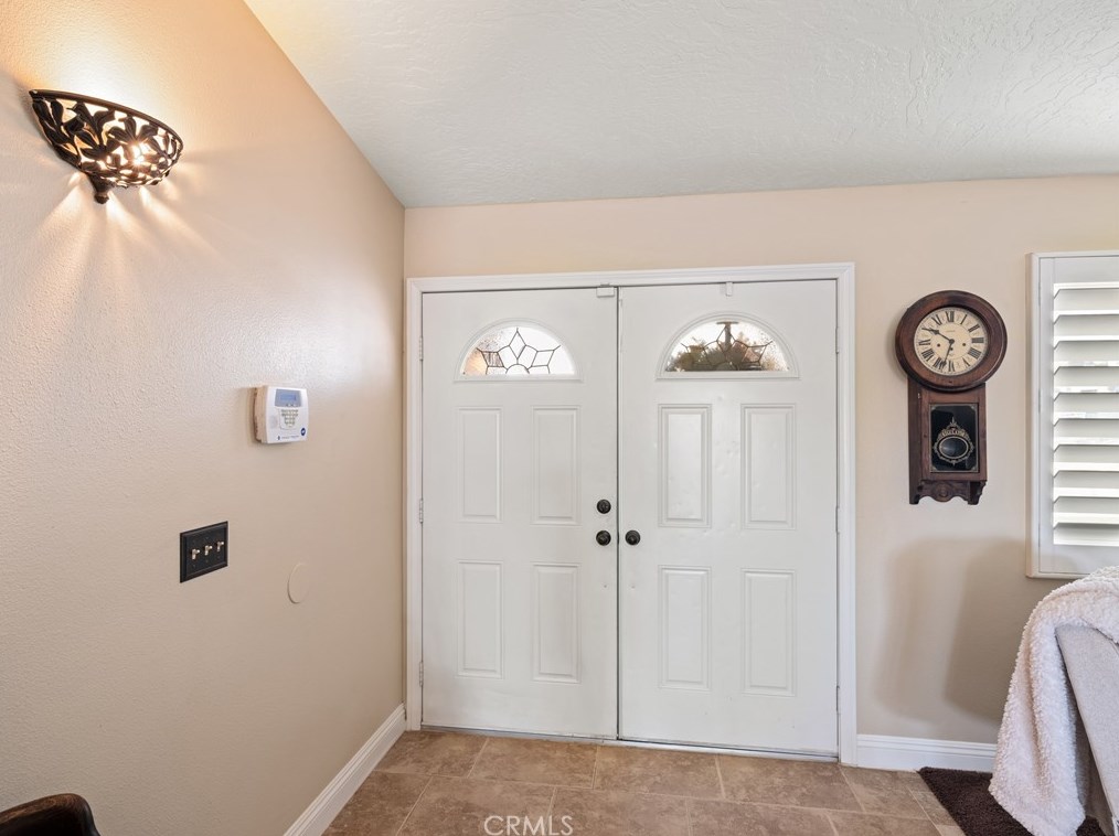 19195 Symeron Rd, Apple Valley CA  92307-4706 exterior