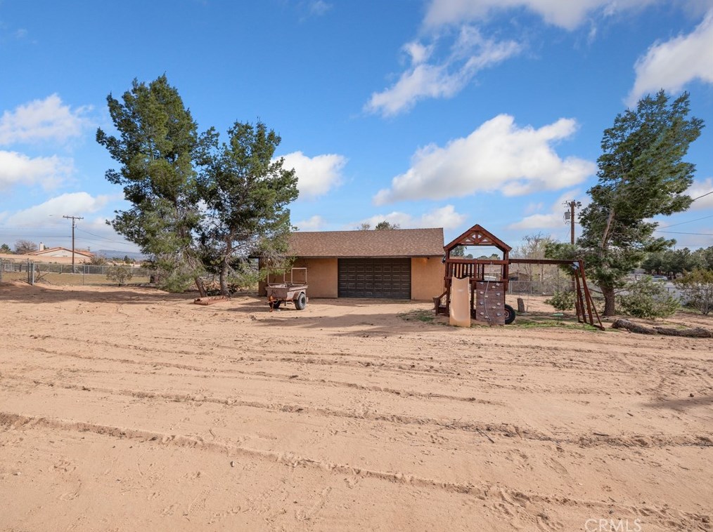 19195 Symeron Rd, Apple Valley CA  92307-4706 exterior