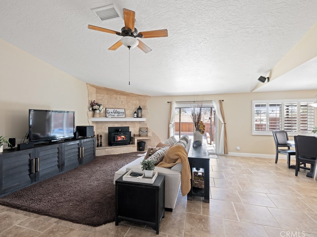 19195 Symeron Rd, Apple Valley CA  92307-4706 exterior