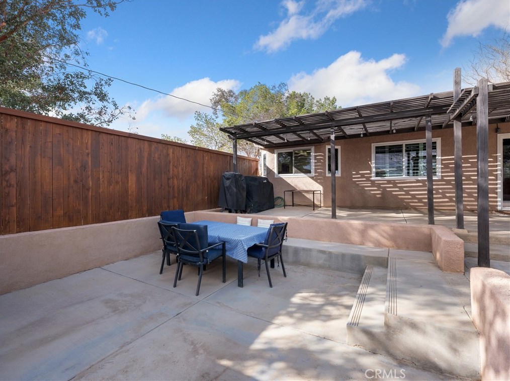 19195 Symeron Rd, Apple Valley CA  92307-4706 exterior