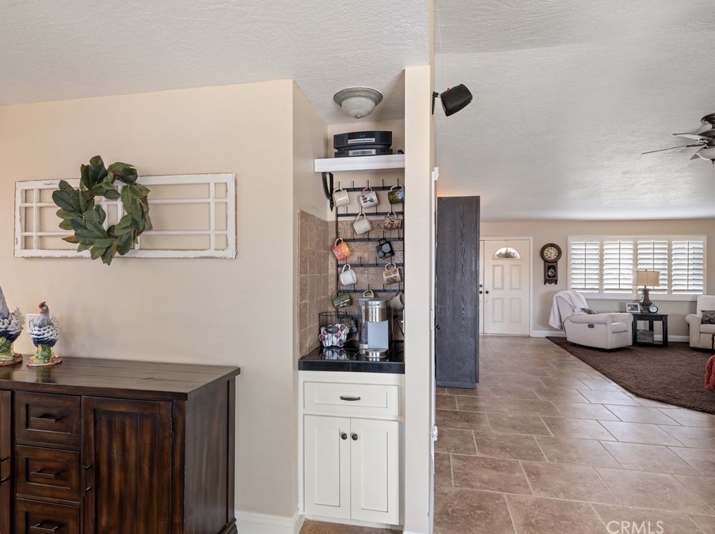 19195 Symeron Rd, Apple Valley CA  92307-4706 exterior