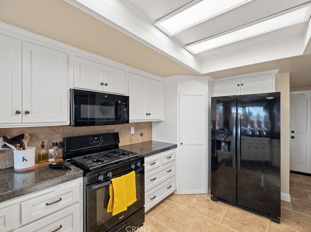 19195 Symeron Rd, Apple Valley CA  92307-4706 exterior