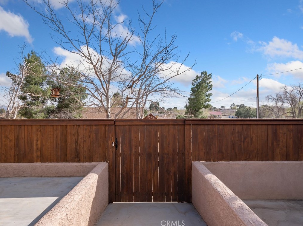 19195 Symeron Rd, Apple Valley CA  92307-4706 exterior