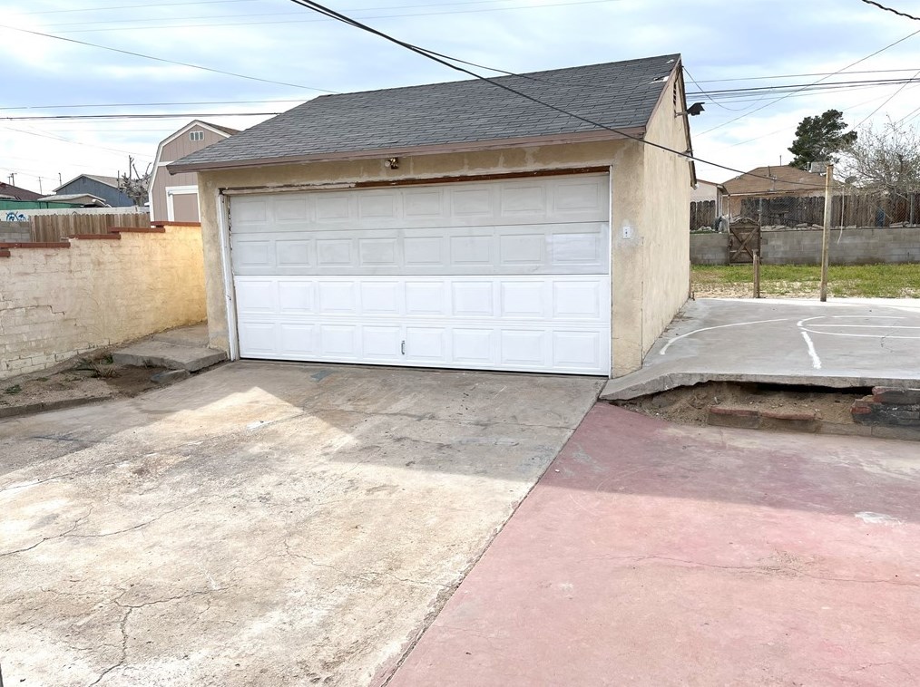 1160 Buena Vis St, Barstow CA  92311-2802 exterior