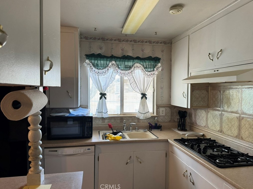 14356 Derby Ct, Victorville CA  92395-4528 exterior