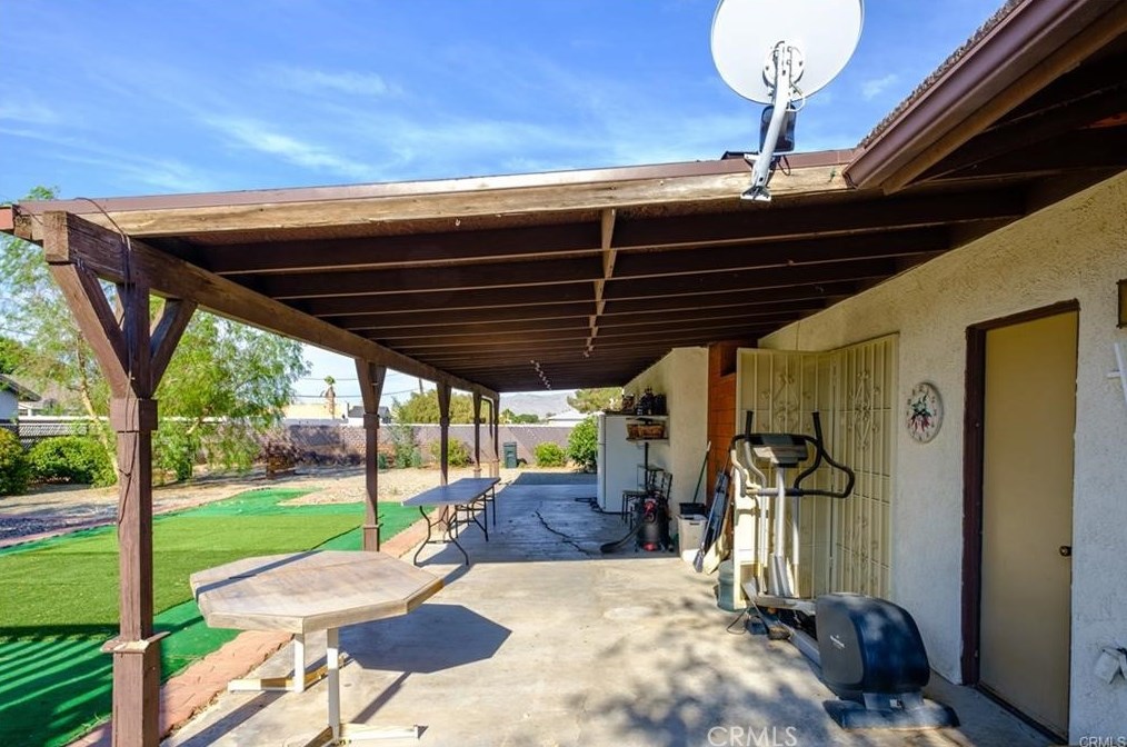 20236 Nowata Rd, Apple Valley CA  92307-5634 exterior