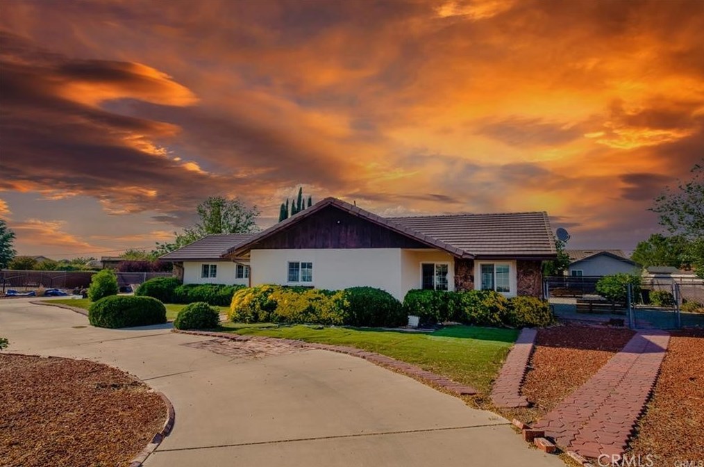 20236 Nowata Rd, Apple Valley CA  92307-5634 exterior