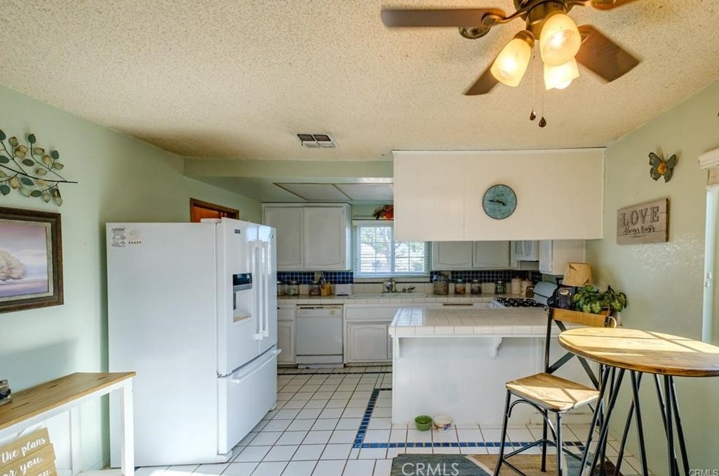 20236 Nowata Rd, Apple Valley CA  92307-5634 exterior