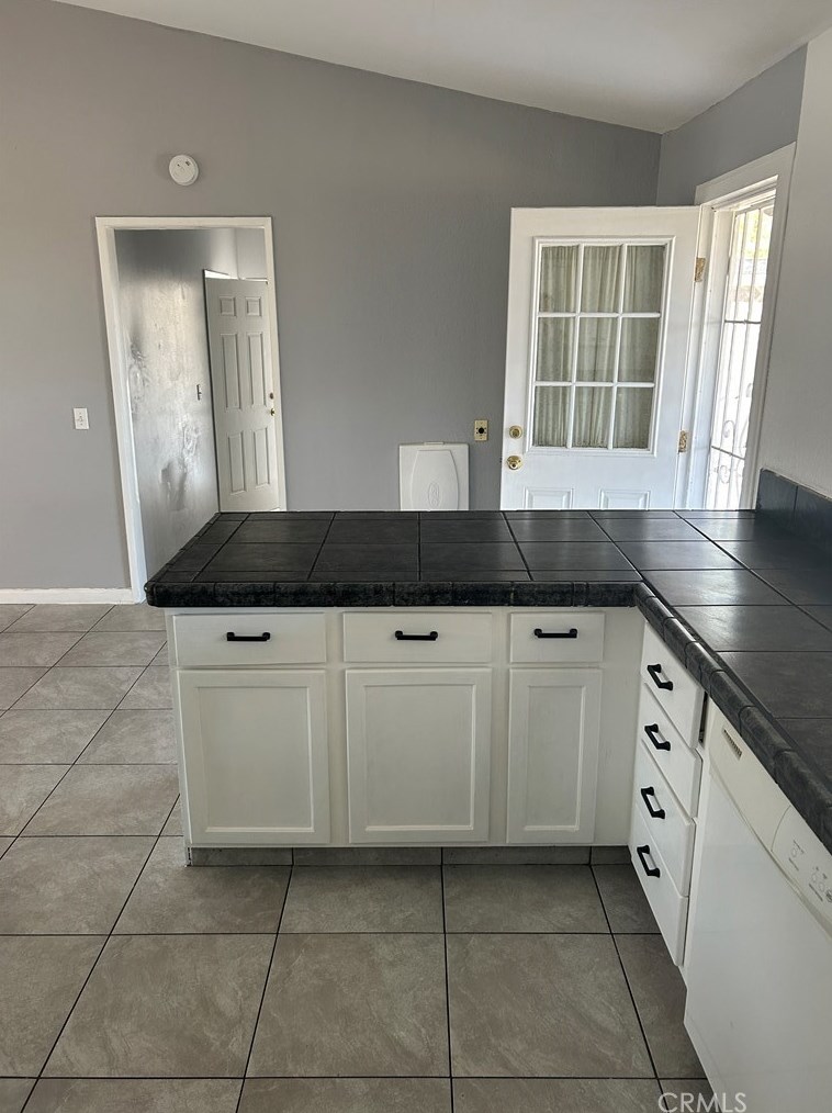 14460 Manzano Rd, Victorville CA  92392-5003 exterior